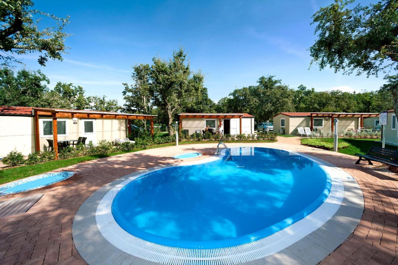 Camping Ulika Mobile Homes - Naturist Červar-Porat Esterno foto