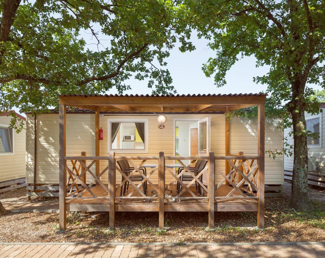 Camping Ulika Mobile Homes - Naturist Červar-Porat Esterno foto