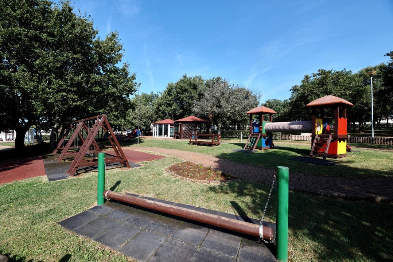 Camping Ulika Mobile Homes - Naturist Červar-Porat Esterno foto