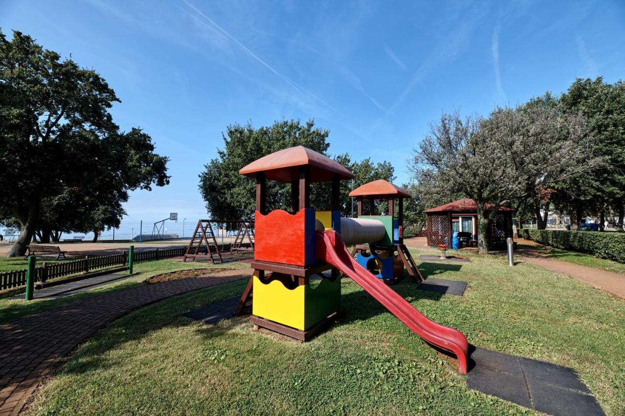 Camping Ulika Mobile Homes - Naturist Červar-Porat Esterno foto