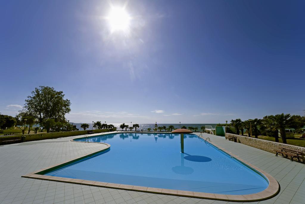 Camping Ulika Mobile Homes - Naturist Červar-Porat Esterno foto